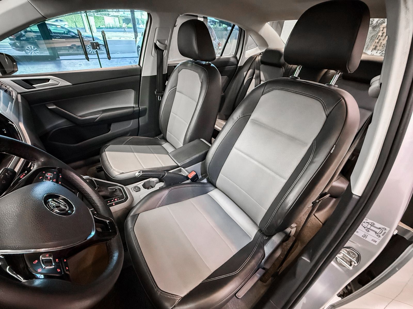 e552b886-27cb-4267-b6fa-cb786e1df6ba